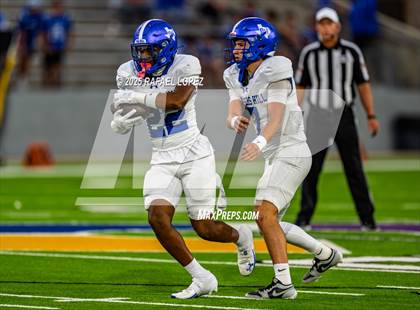 Thumbnail 3 in Barbers Hill vs. Anderson (UIL 5A D1 Football Area) photogallery.