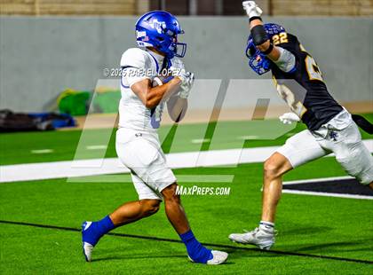 Thumbnail 1 in Barbers Hill vs. Anderson (UIL 5A D1 Football Area) photogallery.