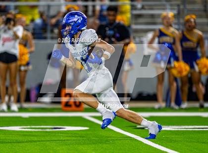 Thumbnail 3 in Barbers Hill vs. Anderson (UIL 5A D1 Football Area) photogallery.