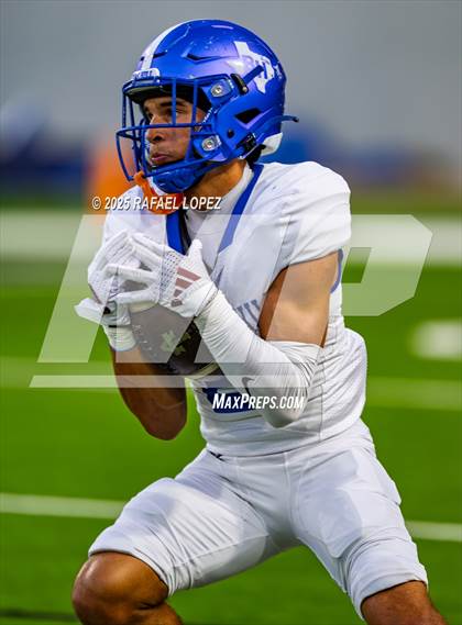 Thumbnail 2 in Barbers Hill vs. Anderson (UIL 5A D1 Football Area) photogallery.