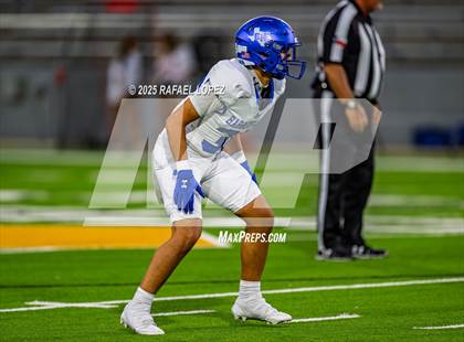 Thumbnail 3 in Barbers Hill vs. Anderson (UIL 5A D1 Football Area) photogallery.