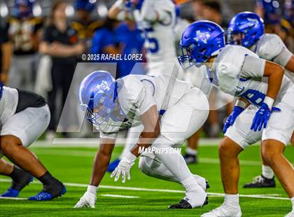 Thumbnail 3 in Barbers Hill vs. Anderson (UIL 5A D1 Football Area) photogallery.