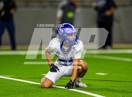 Thumbnail 3 in Barbers Hill vs. Anderson (UIL 5A D1 Football Area) photogallery.