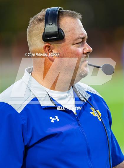 Thumbnail 3 in Barbers Hill vs. Anderson (UIL 5A D1 Football Area) photogallery.