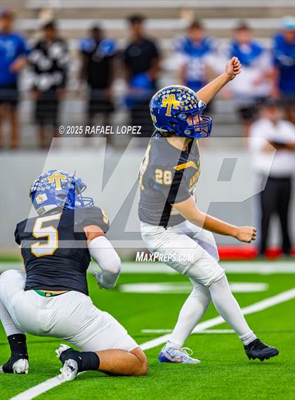 Thumbnail 1 in Barbers Hill vs. Anderson (UIL 5A D1 Football Area) photogallery.