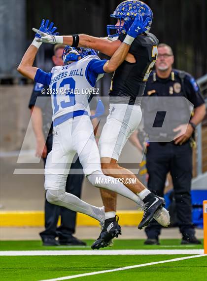 Thumbnail 3 in Barbers Hill vs. Anderson (UIL 5A D1 Football Area) photogallery.