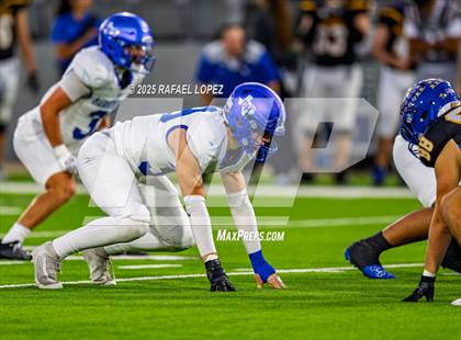 Thumbnail 2 in Barbers Hill vs. Anderson (UIL 5A D1 Football Area) photogallery.