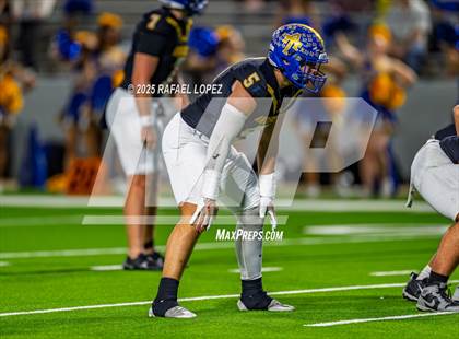 Thumbnail 3 in Barbers Hill vs. Anderson (UIL 5A D1 Football Area) photogallery.