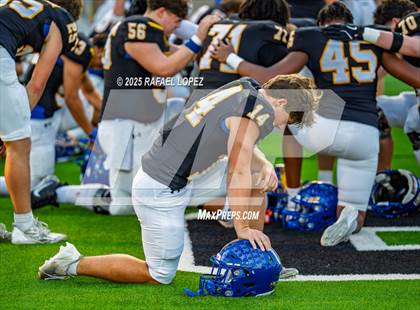 Thumbnail 3 in Barbers Hill vs. Anderson (UIL 5A D1 Football Area) photogallery.