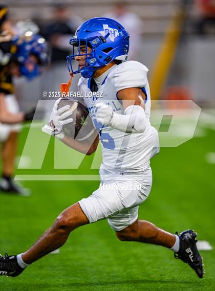Thumbnail 3 in Barbers Hill vs. Anderson (UIL 5A D1 Football Area) photogallery.
