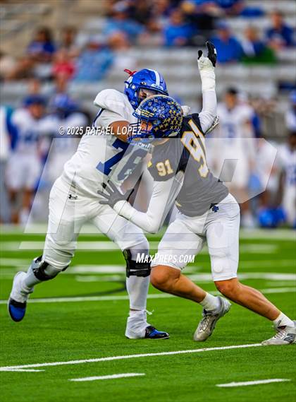 Thumbnail 3 in Barbers Hill vs. Anderson (UIL 5A D1 Football Area) photogallery.