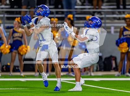 Thumbnail 2 in Barbers Hill vs. Anderson (UIL 5A D1 Football Area) photogallery.
