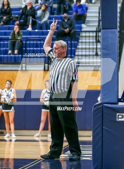Thumbnail 1 in Guyer vs. Hebron (UIL 6A Bi-District Playoff) photogallery.