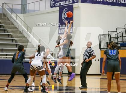 Thumbnail 1 in Guyer vs. Hebron (UIL 6A Bi-District Playoff) photogallery.