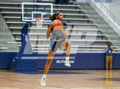 Thumbnail 1 in Guyer vs. Hebron (UIL 6A Bi-District Playoff) photogallery.