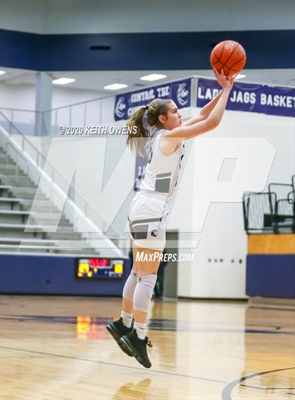 Thumbnail 2 in Guyer vs. Hebron (UIL 6A Bi-District Playoff) photogallery.