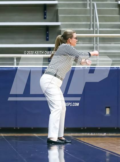 Thumbnail 3 in Guyer vs. Hebron (UIL 6A Bi-District Playoff) photogallery.