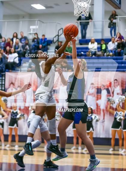Thumbnail 1 in Guyer vs. Hebron (UIL 6A Bi-District Playoff) photogallery.