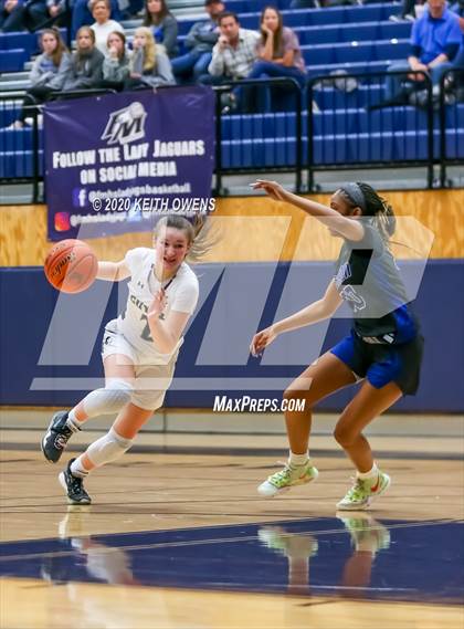 Thumbnail 3 in Guyer vs. Hebron (UIL 6A Bi-District Playoff) photogallery.