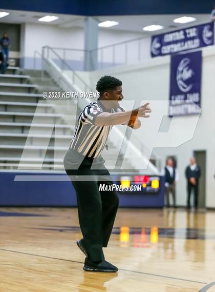 Thumbnail 2 in Guyer vs. Hebron (UIL 6A Bi-District Playoff) photogallery.