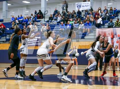 Thumbnail 2 in Guyer vs. Hebron (UIL 6A Bi-District Playoff) photogallery.