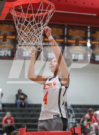 Thumbnail 2 in Jennings vs. Brusly (LHSAA Division II Non-Select Quarterfinal) photogallery.