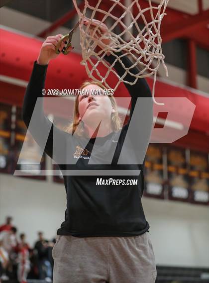 Thumbnail 2 in Jennings vs. Brusly (LHSAA Division II Non-Select Quarterfinal) photogallery.