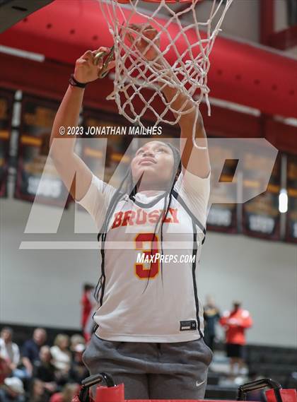 Thumbnail 2 in Jennings vs. Brusly (LHSAA Division II Non-Select Quarterfinal) photogallery.