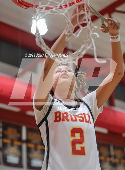 Thumbnail 2 in Jennings vs. Brusly (LHSAA Division II Non-Select Quarterfinal) photogallery.