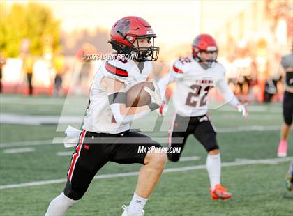 Thumbnail 3 in Desert Hills vs. Hurricane (UHSAA 4A Round 1) photogallery.