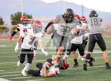 Thumbnail 3 in Desert Hills vs. Hurricane (UHSAA 4A Round 1) photogallery.