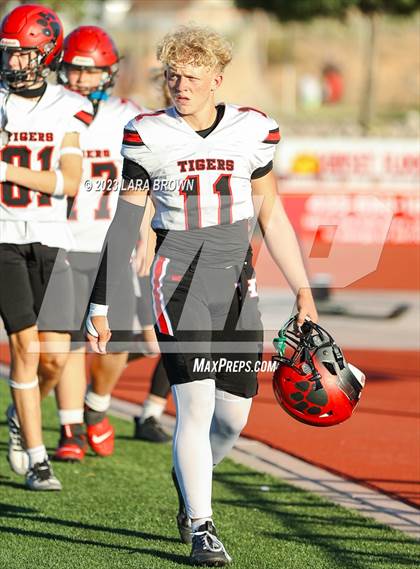 Thumbnail 1 in Desert Hills vs. Hurricane (UHSAA 4A Round 1) photogallery.