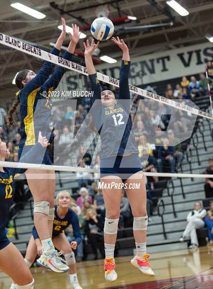 Thumbnail 3 in Clarkston vs. Hartland (MHSAA Division 1 Regional Semifinal) photogallery.