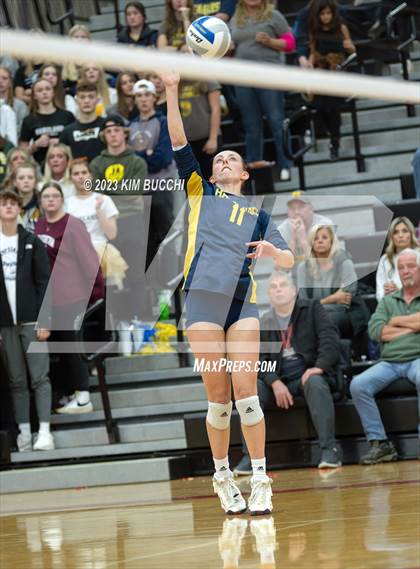 Thumbnail 2 in Clarkston vs. Hartland (MHSAA Division 1 Regional Semifinal) photogallery.