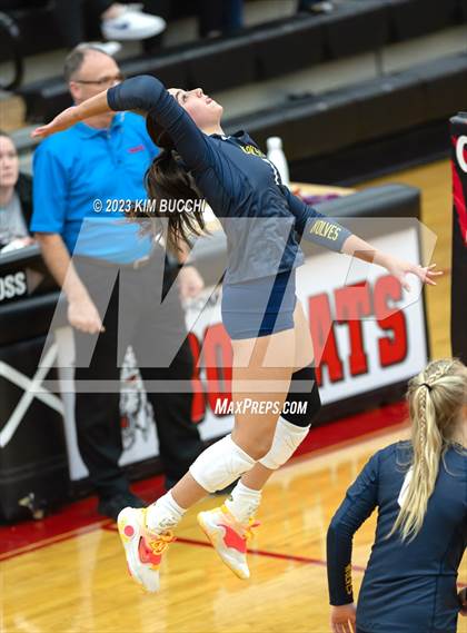 Thumbnail 2 in Clarkston vs. Hartland (MHSAA Division 1 Regional Semifinal) photogallery.