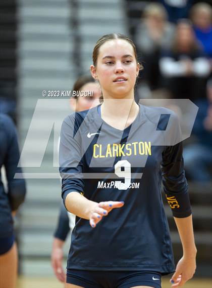 Thumbnail 1 in Clarkston vs. Hartland (MHSAA Division 1 Regional Semifinal) photogallery.