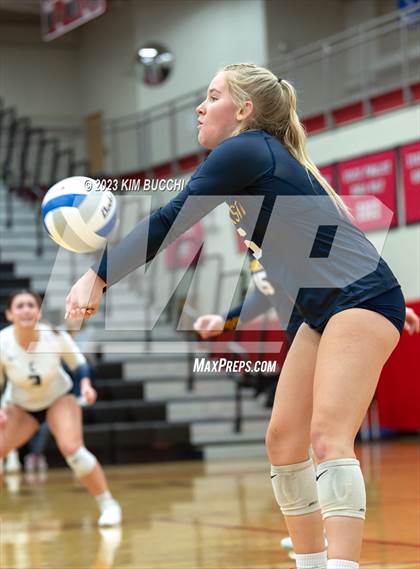 Thumbnail 3 in Clarkston vs. Hartland (MHSAA Division 1 Regional Semifinal) photogallery.