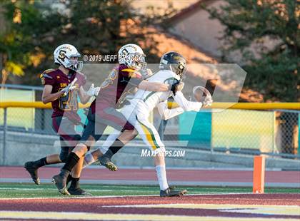 Thumbnail 3 in Royal @ Simi Valley photogallery.