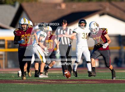 Thumbnail 3 in Royal @ Simi Valley photogallery.