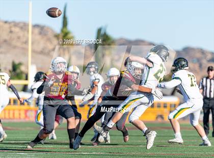 Thumbnail 3 in Royal @ Simi Valley photogallery.