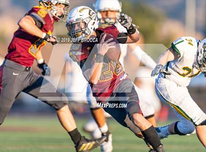 Thumbnail 3 in Royal @ Simi Valley photogallery.