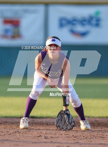 Thumbnail 1 in Mission Oak @ Kingsburg photogallery.