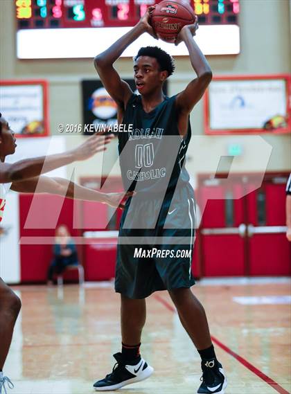 Thumbnail 1 in Corona del Sol vs Moreau Catholic (Hoophall West Invitational) photogallery.