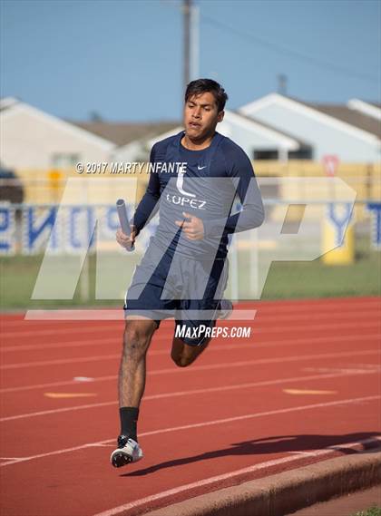 Thumbnail 2 in Tarpon Relays photogallery.
