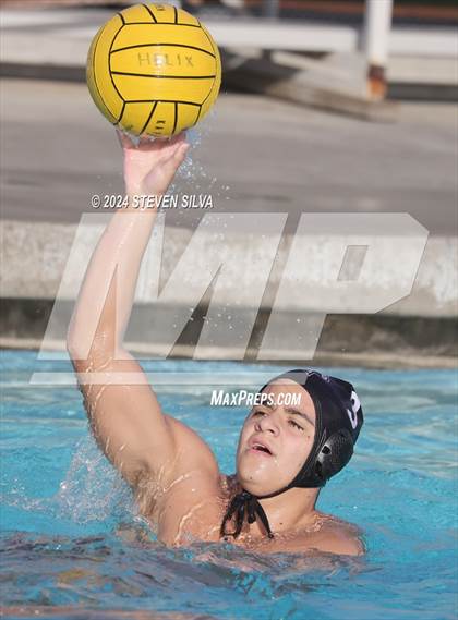 Thumbnail 2 in Lincoln vs. University City (San Diego Open) photogallery.