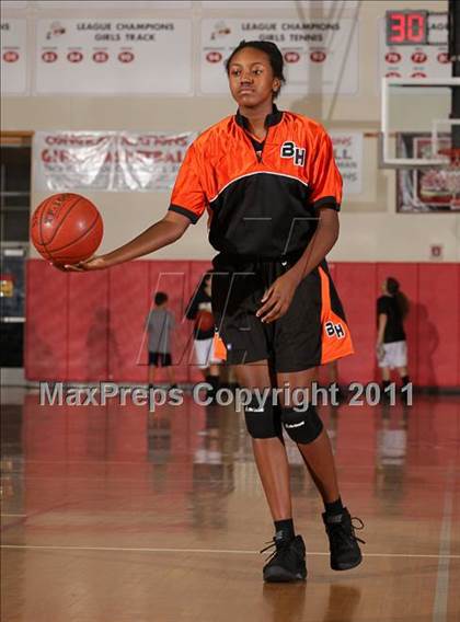 Thumbnail 2 in Beverly Hills vs. Calabasas (West Coast Holiday Classic) photogallery.