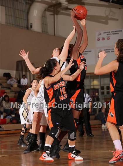 Thumbnail 2 in Beverly Hills vs. Calabasas (West Coast Holiday Classic) photogallery.