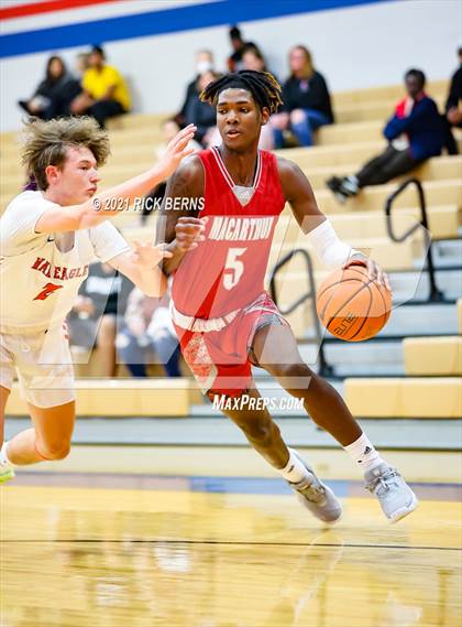 Thumbnail 1 in Oak Ridge vs MacArthur photogallery.