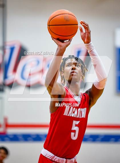 Thumbnail 2 in Oak Ridge vs MacArthur photogallery.