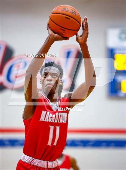 Thumbnail 3 in Oak Ridge vs MacArthur photogallery.